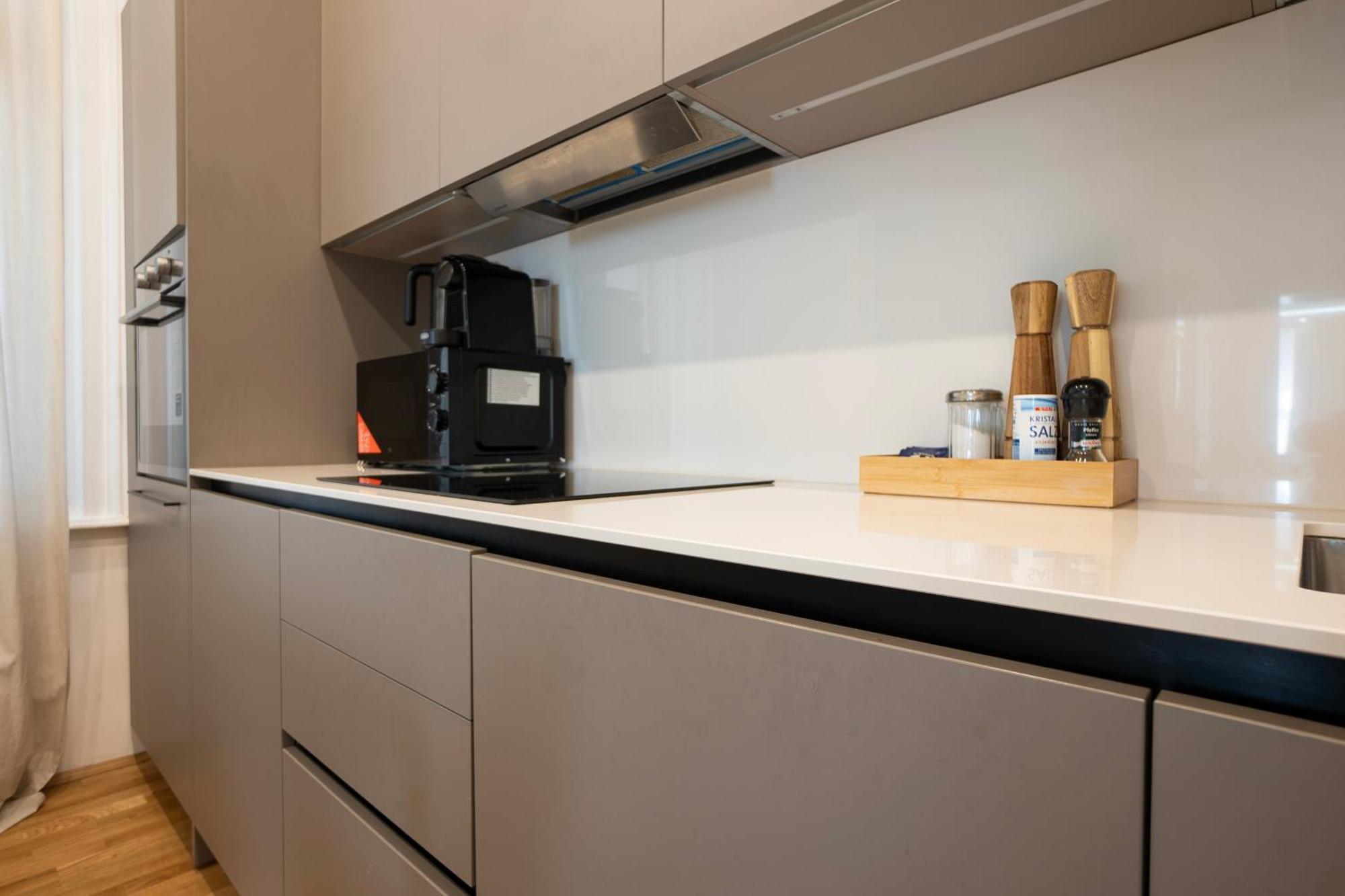 Charming 2-Room Apartment With Balcony, 15 Min To Center Βιέννη Εξωτερικό φωτογραφία