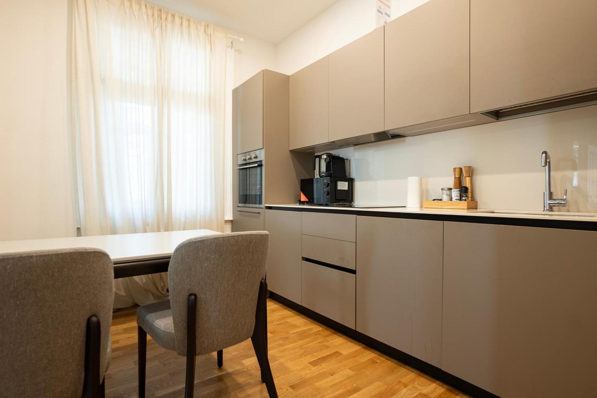 Charming 2-Room Apartment With Balcony, 15 Min To Center Βιέννη Εξωτερικό φωτογραφία