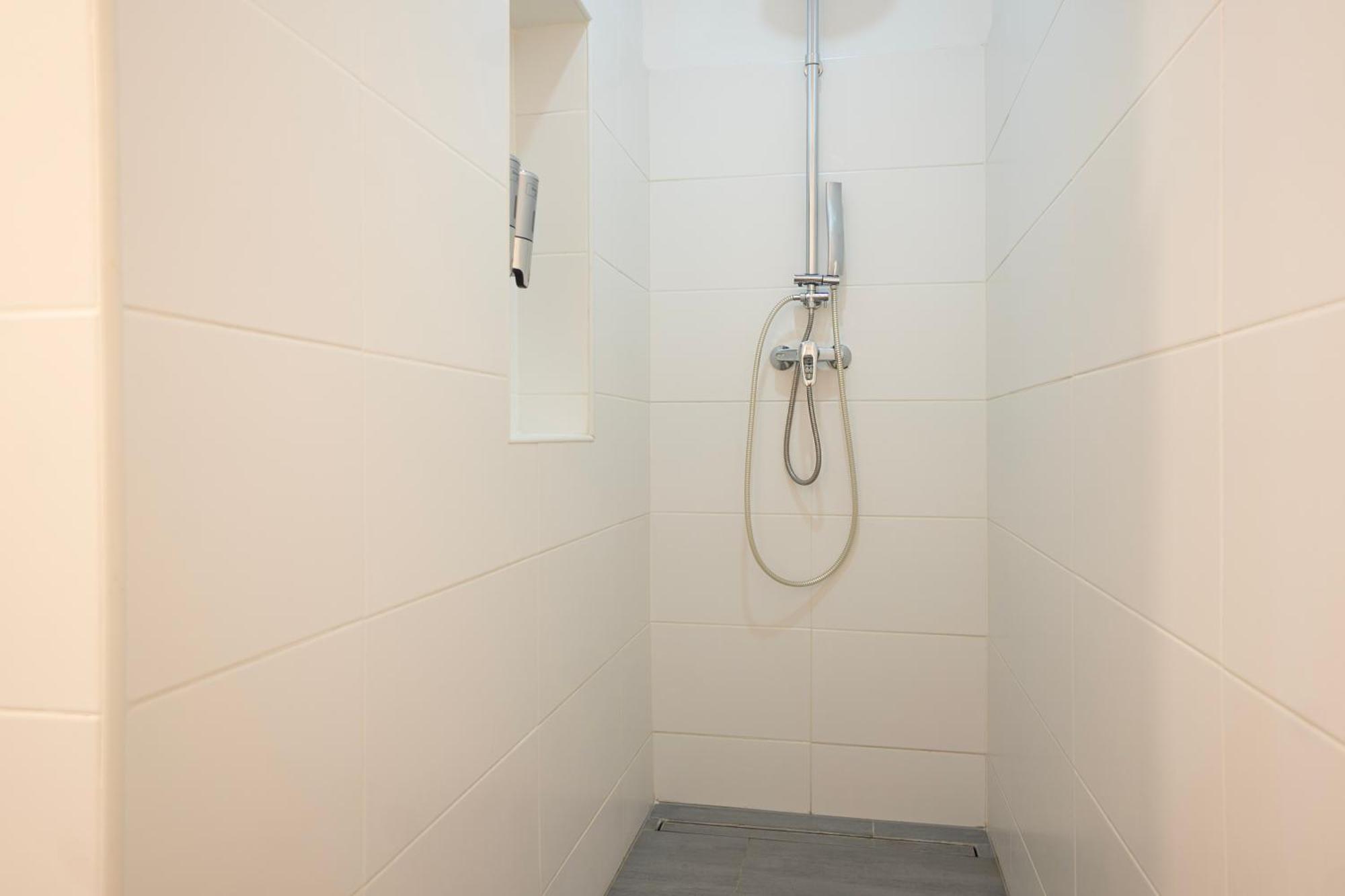 Charming 2-Room Apartment With Balcony, 15 Min To Center Βιέννη Εξωτερικό φωτογραφία