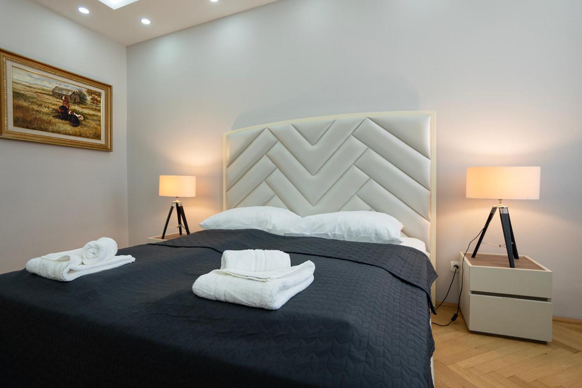 Charming 2-Room Apartment With Balcony, 15 Min To Center Βιέννη Εξωτερικό φωτογραφία