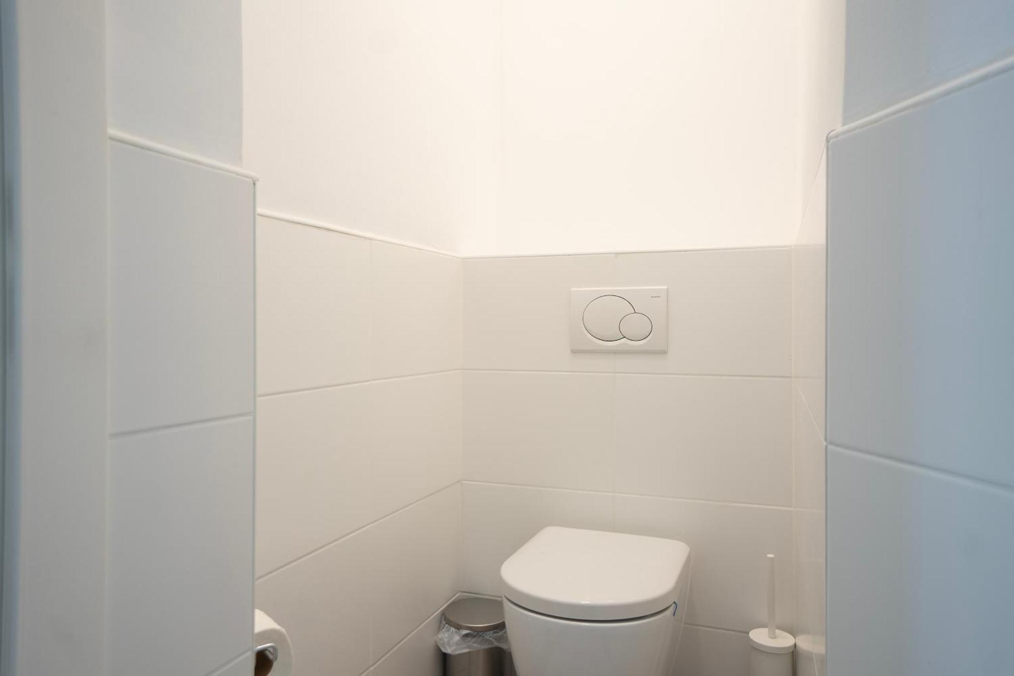 Charming 2-Room Apartment With Balcony, 15 Min To Center Βιέννη Εξωτερικό φωτογραφία