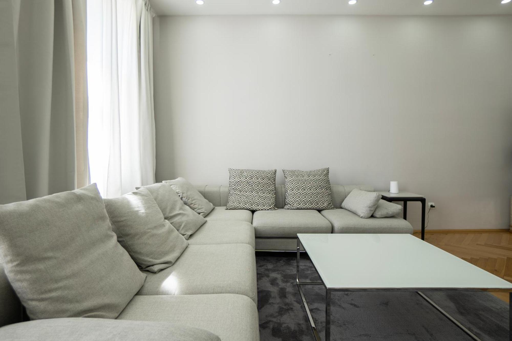 Charming 2-Room Apartment With Balcony, 15 Min To Center Βιέννη Εξωτερικό φωτογραφία
