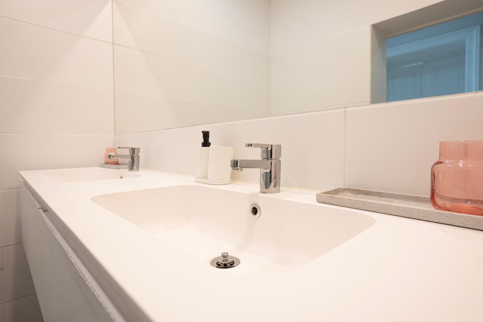 Charming 2-Room Apartment With Balcony, 15 Min To Center Βιέννη Εξωτερικό φωτογραφία